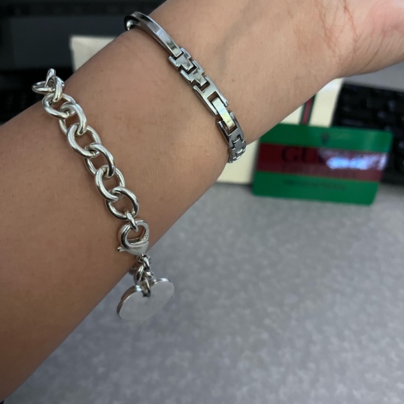 Authentic Gucci watch in EUC with 2 diamond markers❤️❤️ - Picture 4 of 8